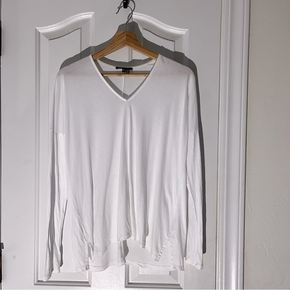 Vince | Long Sleeve V-Neck Tshirt | XS, V-Neck, Relaxed Fit, Staple Piece, Basic - Picture 5 of 10